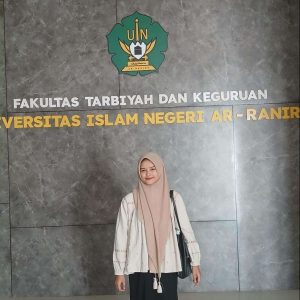 My name is Hikmatul Fadillah and I am currently in the 4th semester of Ar-Raniry State Islamic University Banda Aceh majoring in Biology Education. I'm good at drawing,my GPA is 3.39. I am so grateful to my GiveLight family for all the love and support I have had since I was 16 years old.  May Allah SWT bless everyone who makes my dreams come true. In a few years I will be a biology teacher, Insha Allah.