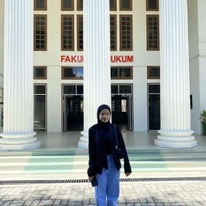 My name is Qori Aulia Rizki and I'm now in my 4th semester at Syiah Kuala University, majoring in Law. I love the subject Constitutional Law and Private Law my GPA in this semester is 3.75. I'm deeply grateful to my GiveLight family for all the love and support I’ve been getting since I was 8 years old. May Allah SWT bless all who made my dream possible. In a few years I will be a Lawyer, Insha Allah.