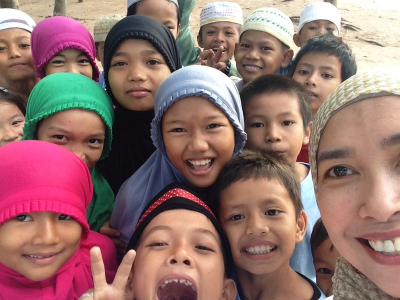 Dian with Cambodia kids