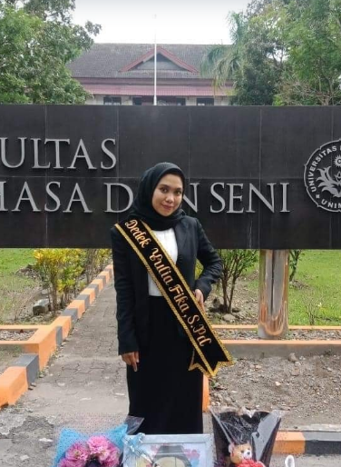 Dedek Yulia Fika: Bachelor of Education in English